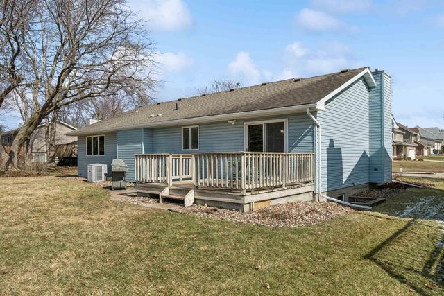 929 Barnett Drive, Cedar Falls, IA 50613