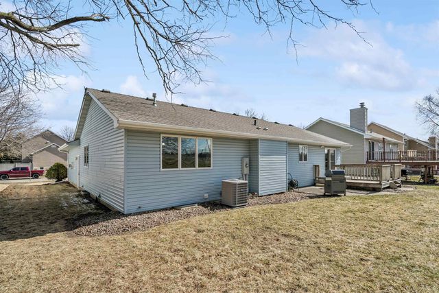 929 Barnett Drive, Cedar Falls, IA 50613