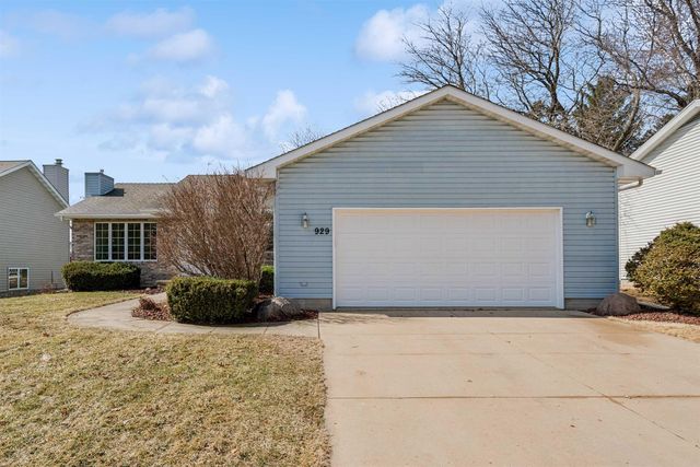 929 Barnett Drive, Cedar Falls, IA 50613