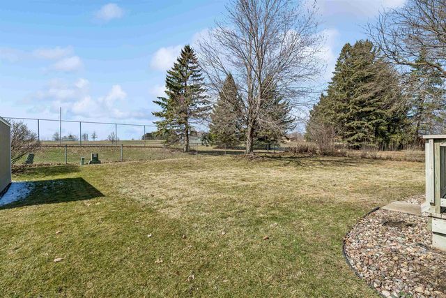 929 Barnett Drive, Cedar Falls, IA 50613