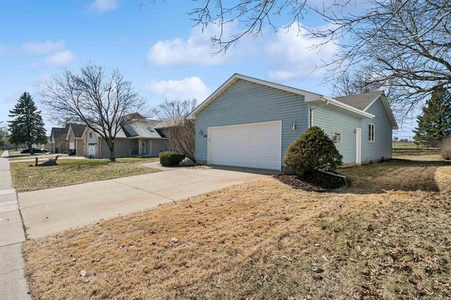 929 Barnett Drive, Cedar Falls, IA 50613