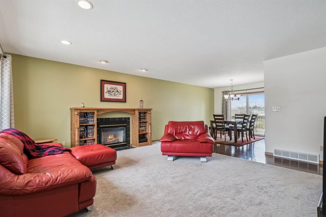 929 Barnett Drive, Cedar Falls, IA 50613