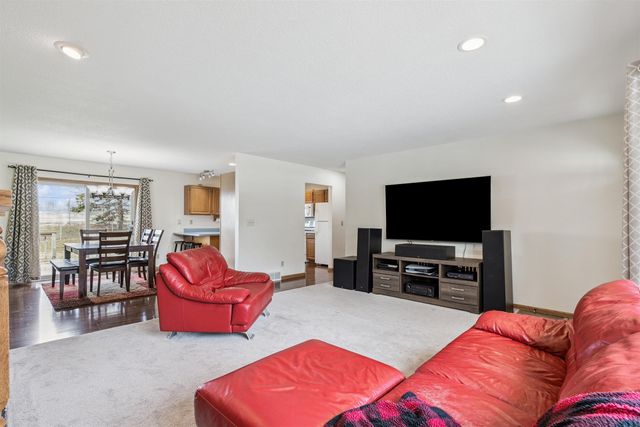 929 Barnett Drive, Cedar Falls, IA 50613