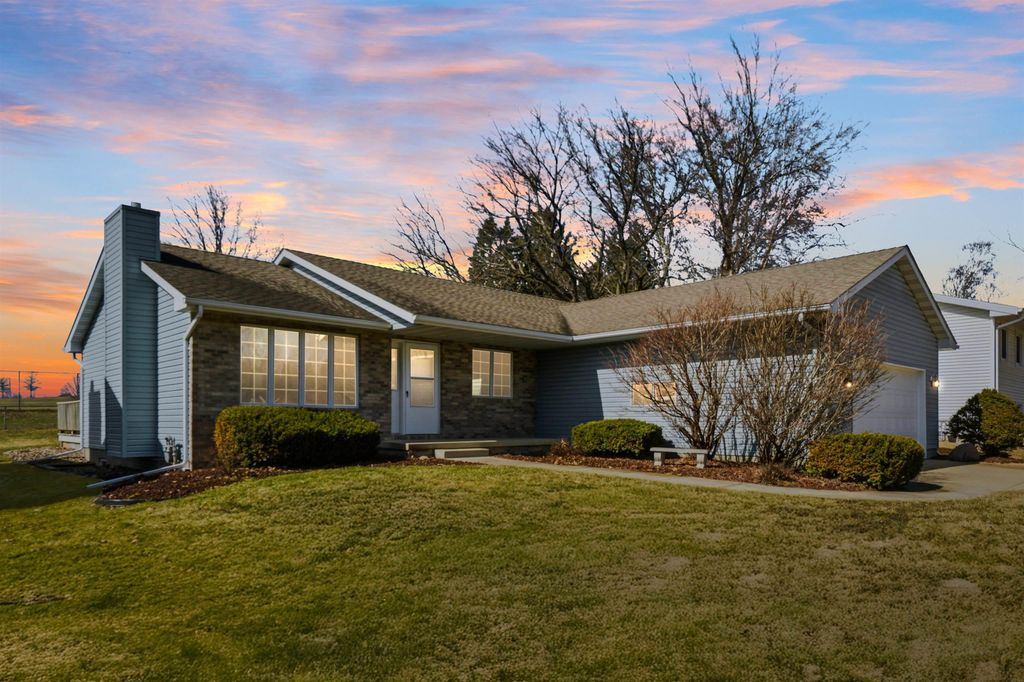 929 Barnett Drive, Cedar Falls, IA 50613