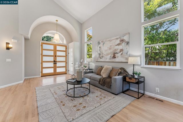 116 Castle Rock Lane, Walnut Creek, CA 94598