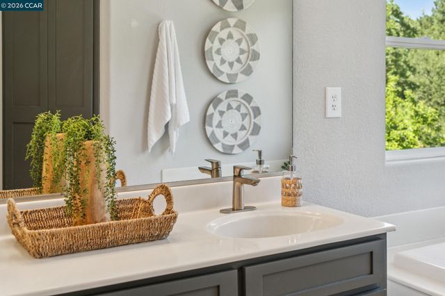 116 Castle Rock Lane, Walnut Creek, CA 94598