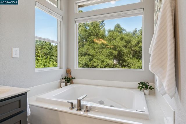 116 Castle Rock Lane, Walnut Creek, CA 94598