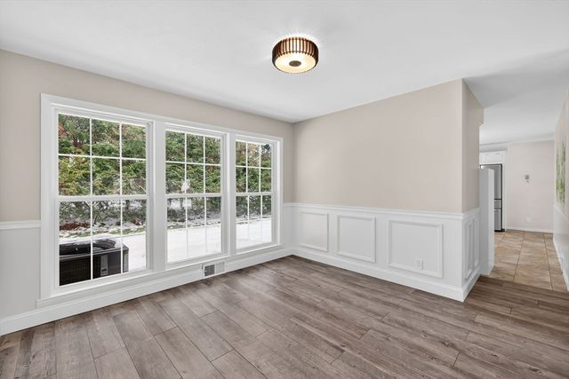 24 Cunningham St, Springfield, MA 01107