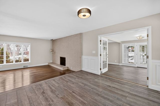 24 Cunningham St, Springfield, MA 01107