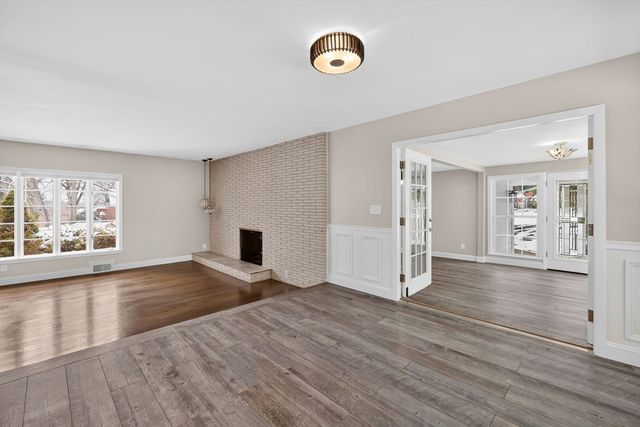 24 Cunningham St, Springfield, MA 01107