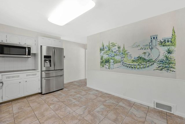 24 Cunningham St, Springfield, MA 01107