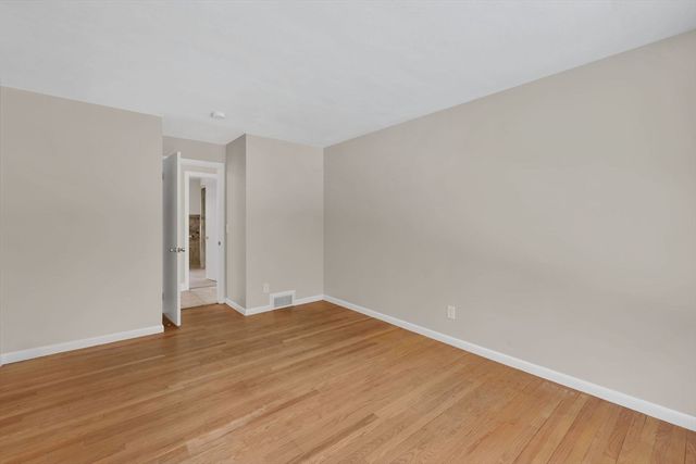 24 Cunningham St, Springfield, MA 01107