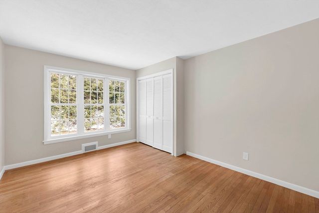 24 Cunningham St, Springfield, MA 01107