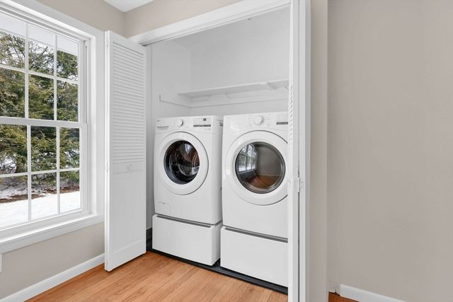 24 Cunningham St, Springfield, MA 01107