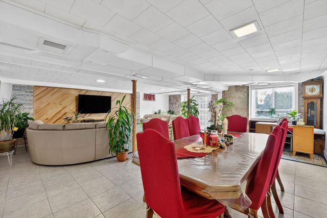 24 Cunningham St, Springfield, MA 01107