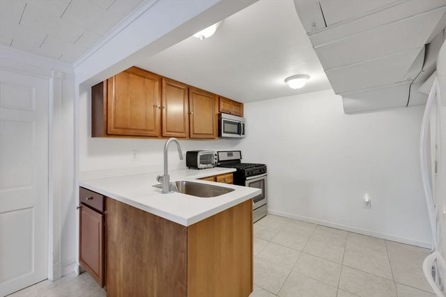 24 Cunningham St, Springfield, MA 01107