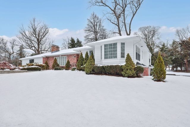 24 Cunningham St, Springfield, MA 01107