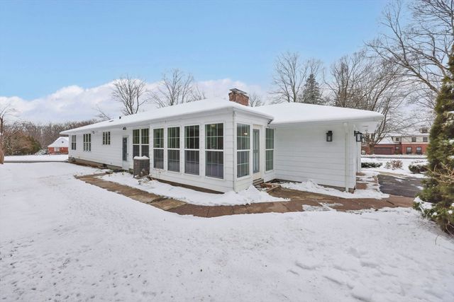 24 Cunningham St, Springfield, MA 01107