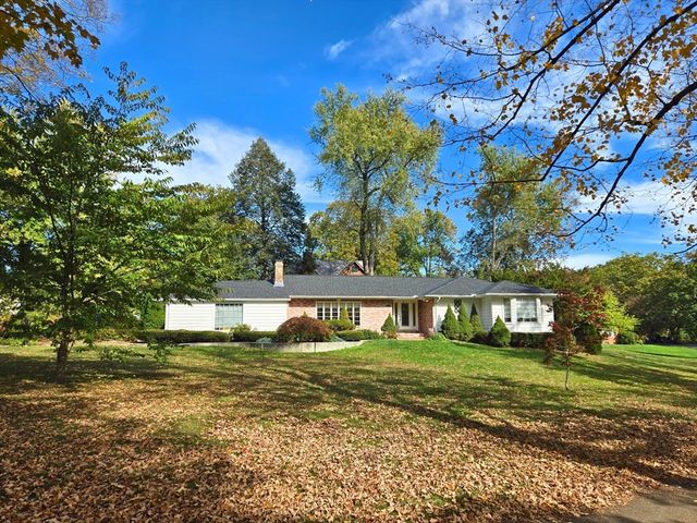 24 Cunningham St, Springfield, MA 01107