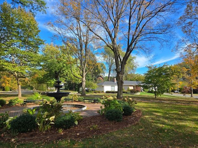 24 Cunningham St, Springfield, MA 01107