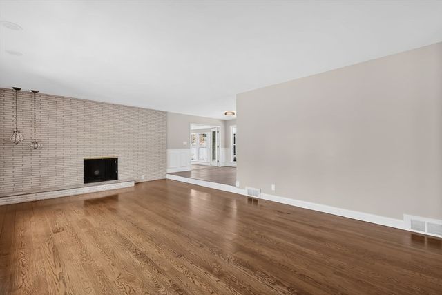 24 Cunningham St, Springfield, MA 01107