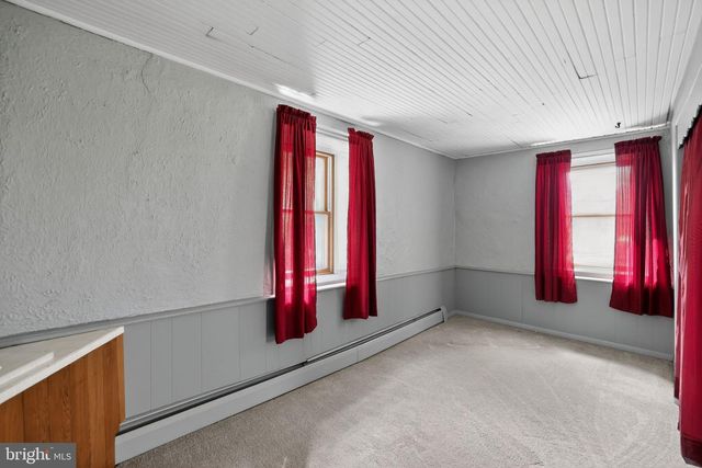 1786 WEISSTOWN RD, Boyertown, PA 19512