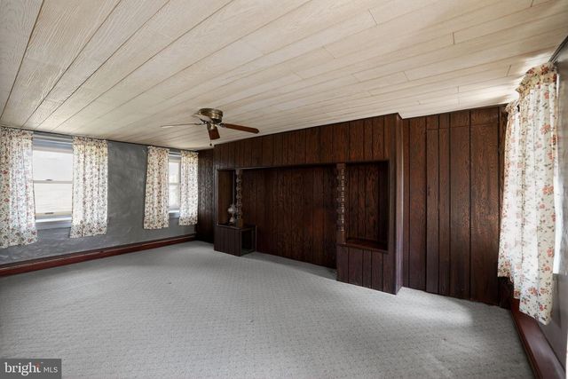 1786 WEISSTOWN RD, Boyertown, PA 19512