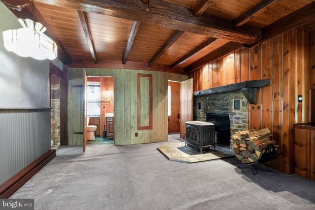 1786 WEISSTOWN RD, Boyertown, PA 19512