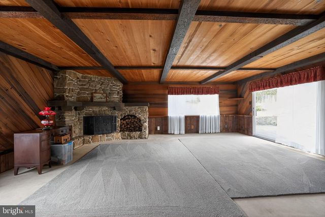 1786 WEISSTOWN RD, Boyertown, PA 19512
