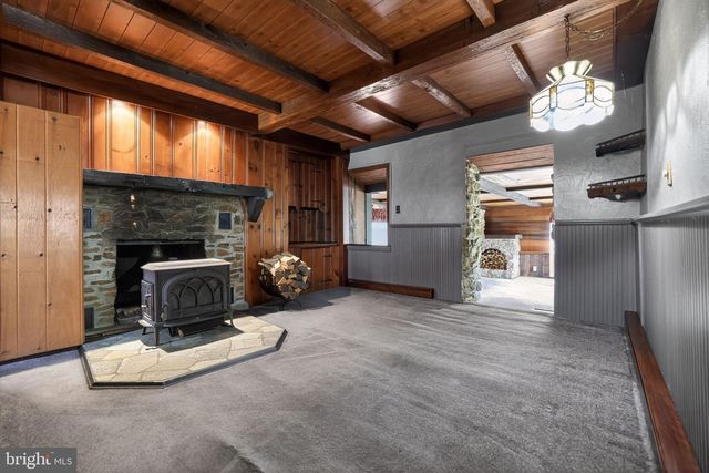 1786 WEISSTOWN RD, Boyertown, PA 19512