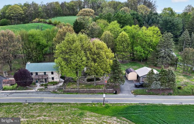 1786 WEISSTOWN RD, Boyertown, PA 19512