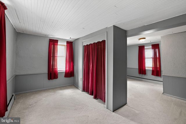 1786 WEISSTOWN RD, Boyertown, PA 19512