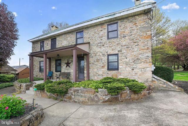 1786 WEISSTOWN RD, Boyertown, PA 19512