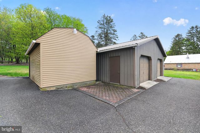 1786 WEISSTOWN RD, Boyertown, PA 19512