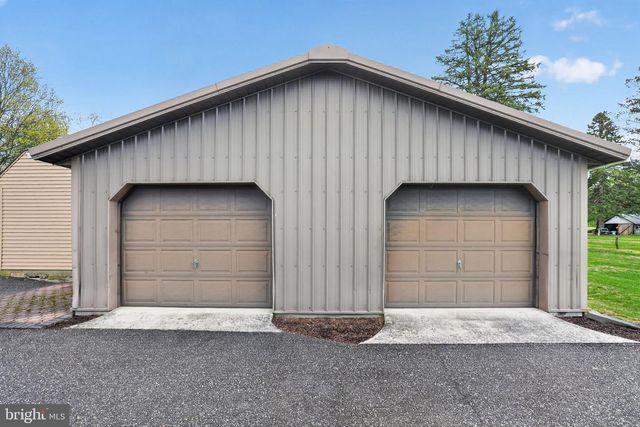 1786 WEISSTOWN RD, Boyertown, PA 19512