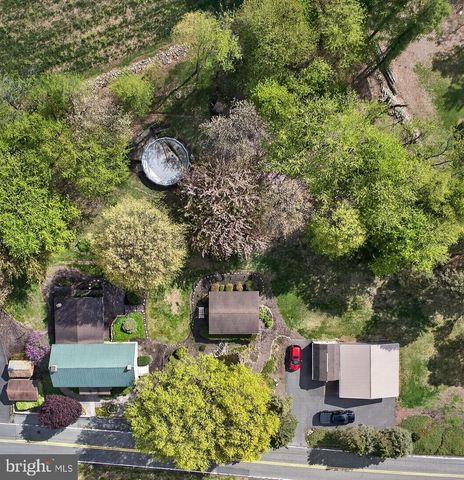 1786 WEISSTOWN RD, Boyertown, PA 19512