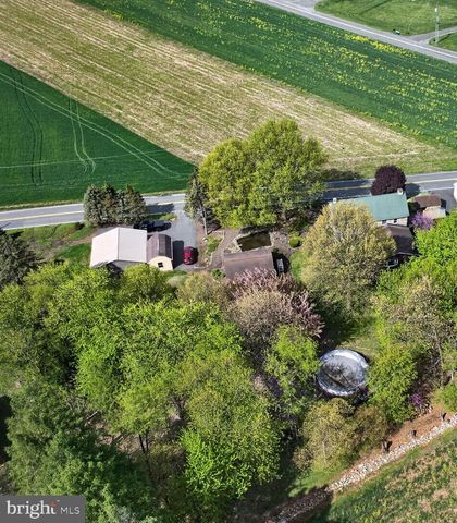 1786 WEISSTOWN RD, Boyertown, PA 19512