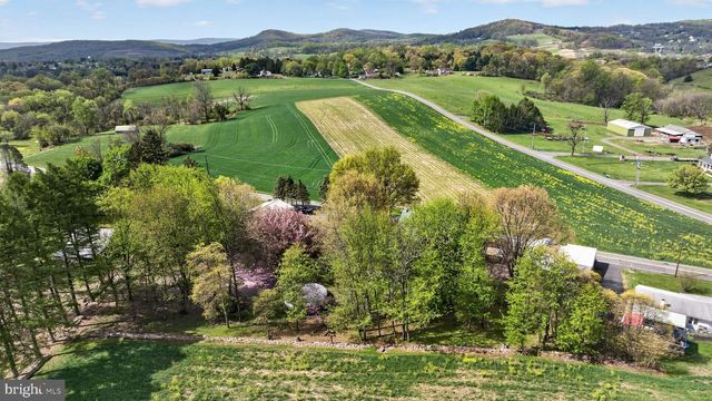 1786 WEISSTOWN RD, Boyertown, PA 19512