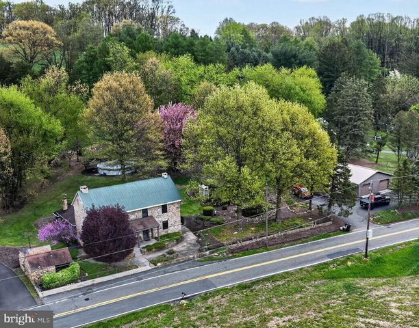 1786 WEISSTOWN RD, Boyertown, PA 19512