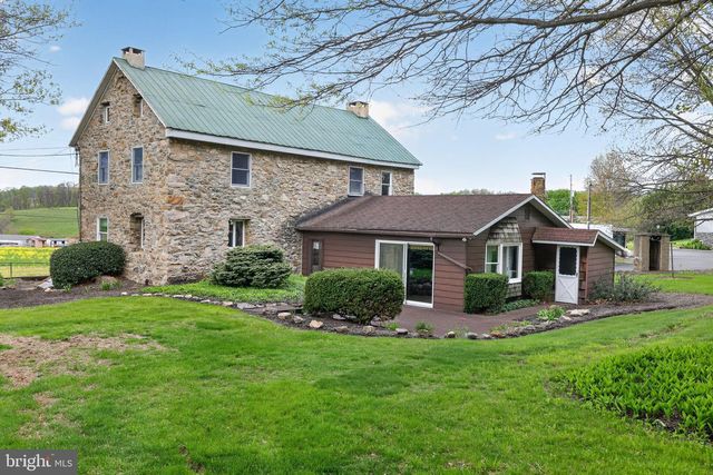 1786 WEISSTOWN RD, Boyertown, PA 19512