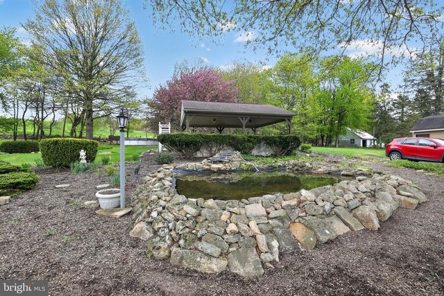 1786 WEISSTOWN RD, Boyertown, PA 19512