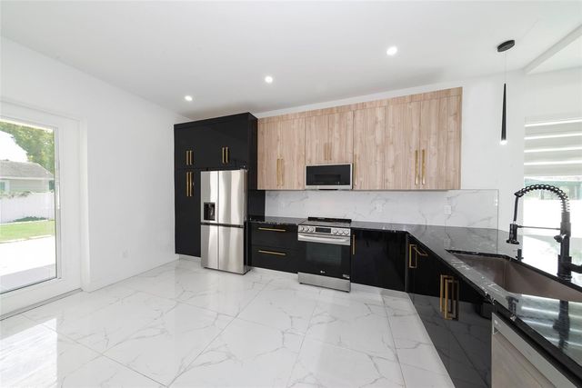 902 W SLIGH AVENUE, Tampa, FL 33604
