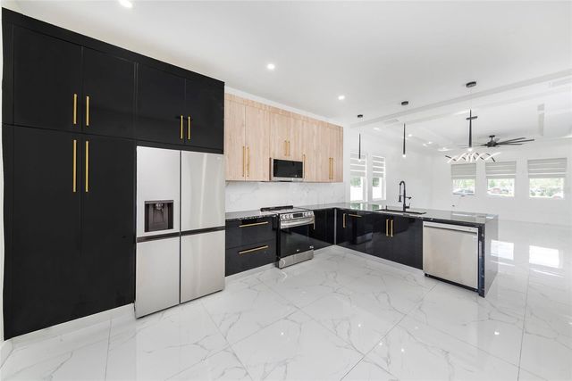 902 W SLIGH AVENUE, Tampa, FL 33604