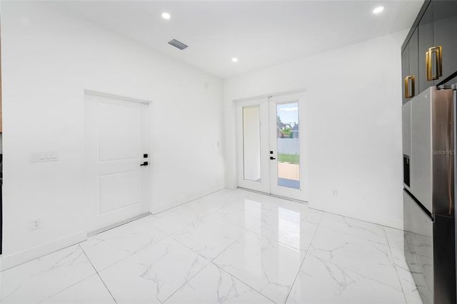 902 W SLIGH AVENUE, Tampa, FL 33604