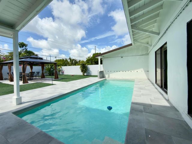 210 Ocean Parkway, Boynton Beach, FL 33435