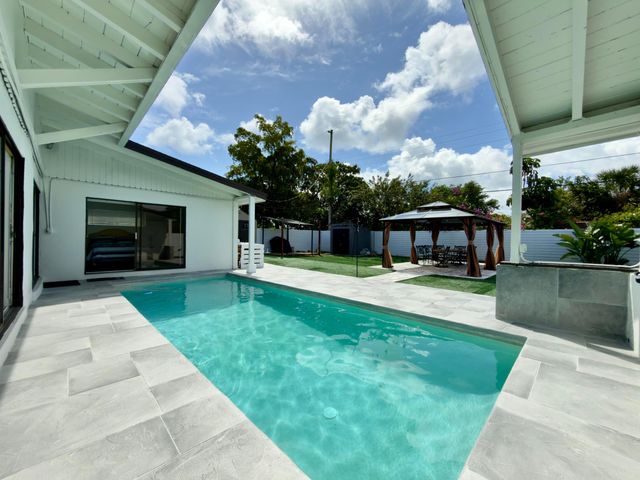 210 Ocean Parkway, Boynton Beach, FL 33435