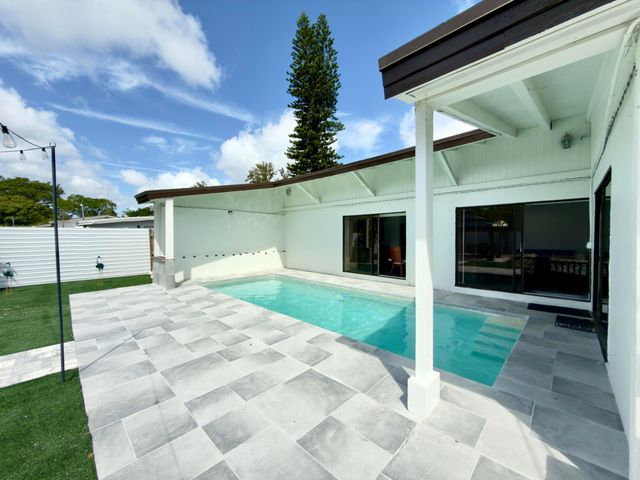 210 Ocean Parkway, Boynton Beach, FL 33435