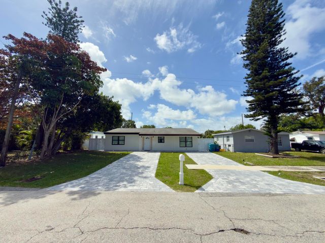 210 Ocean Parkway, Boynton Beach, FL 33435