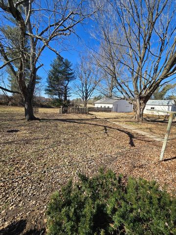 922 S Giant City Road S, Carbondale, IL 62902
