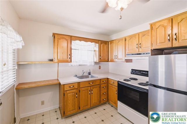 1060 New Jersey Avenue, Hellertown Boro, PA 18055